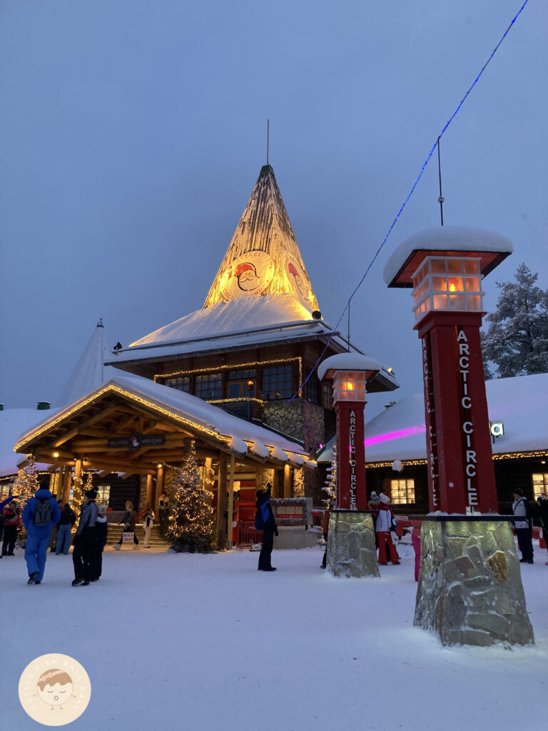 【芬蘭聖誕老人村】聖誕夢幻必去景點：馴鹿、哈士奇雪橇、聖誕老人見面、走進北極圈、北極寄明信片｜芬蘭自由行2025