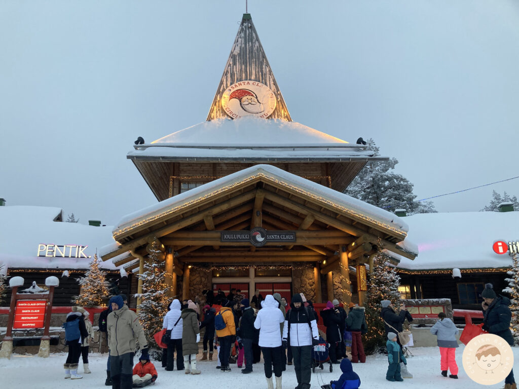 【芬蘭聖誕老人村】聖誕夢幻必去景點：馴鹿、哈士奇雪橇、聖誕老人見面、走進北極圈、北極寄明信片｜芬蘭自由行2025